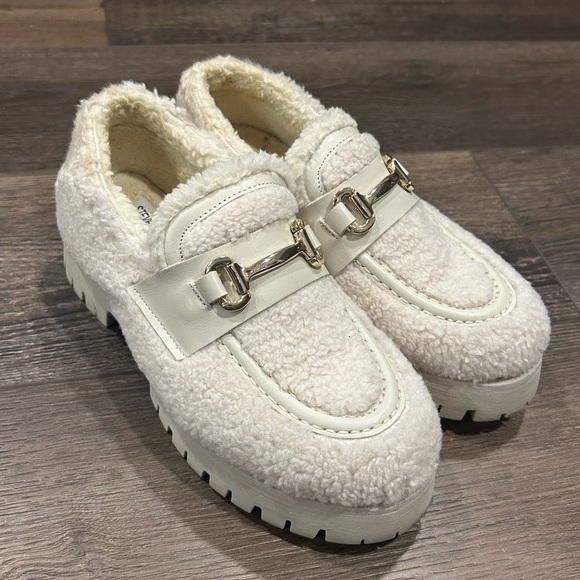 Steve Madden Shoes - Steve Madden loafers Sherpa